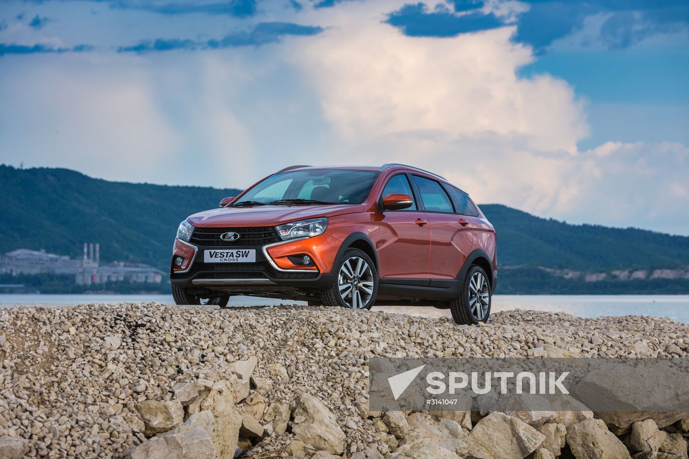 AvtoVAZ presents new Lada Vesta SW and Lada Vesta SW Cross