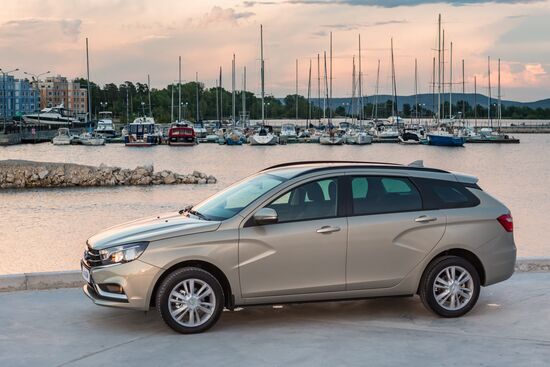 AvtoVAZ presents new Lada Vesta SW and Lada Vesta SW Cross