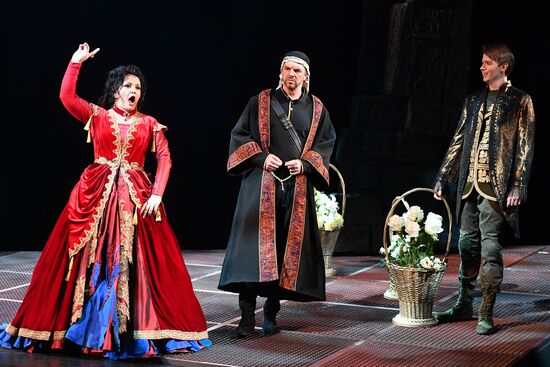 Il Trovatore opera presented at Helikon Opera