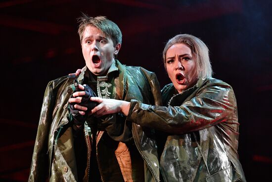 Il Trovatore opera presented at Helikon Opera
