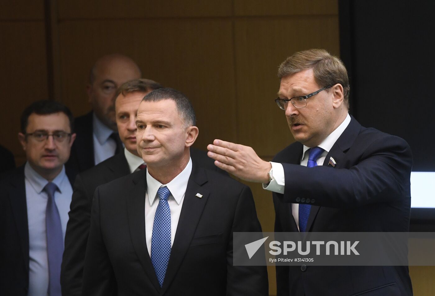 Federation Council holds session