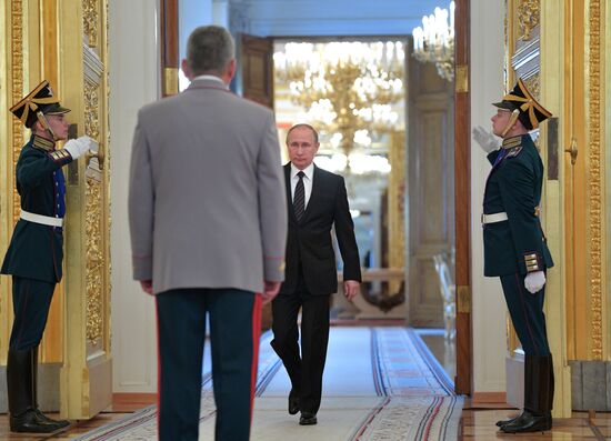 President Putin meets with Russian military academies graduates
