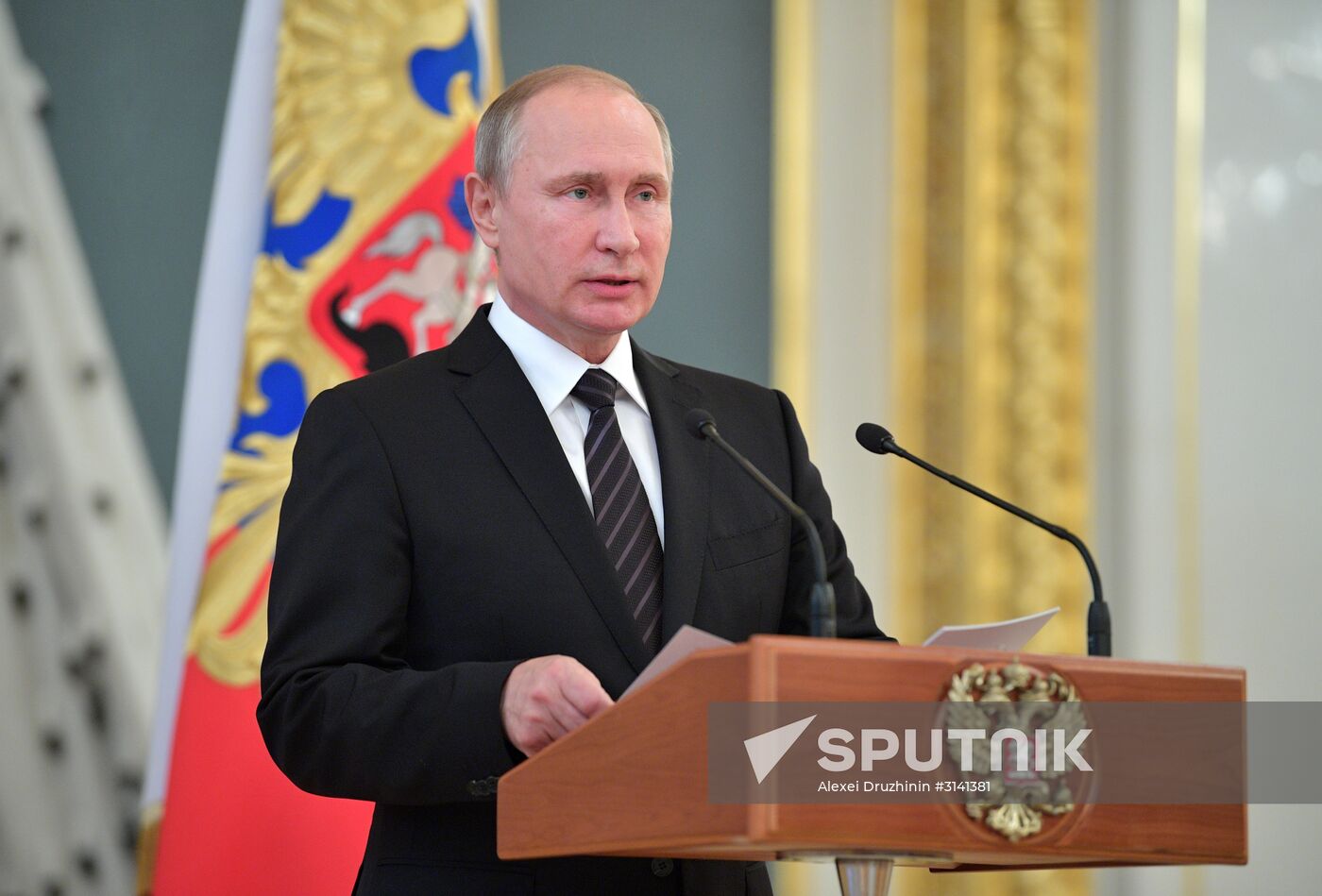 President Putin meets with Russian military academies graduates