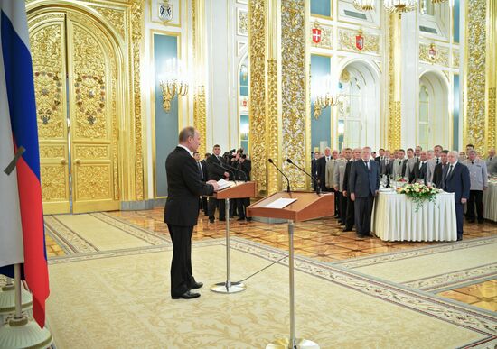 President Putin meets with Russian military academies graduates