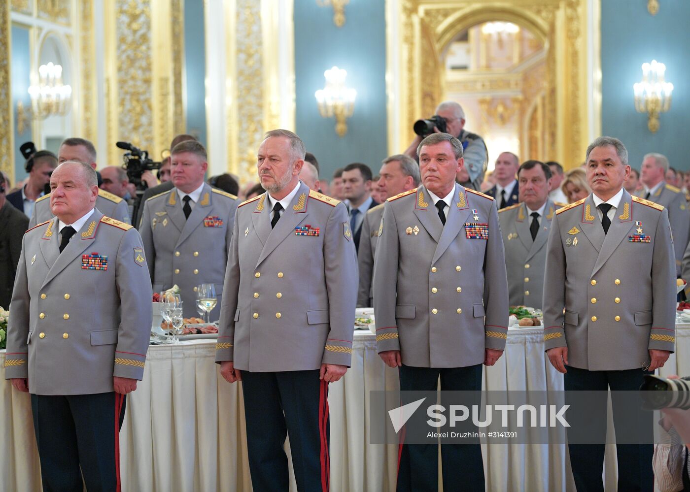 President Putin meets with Russian military academies graduates