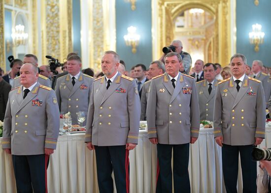 President Putin meets with Russian military academies graduates