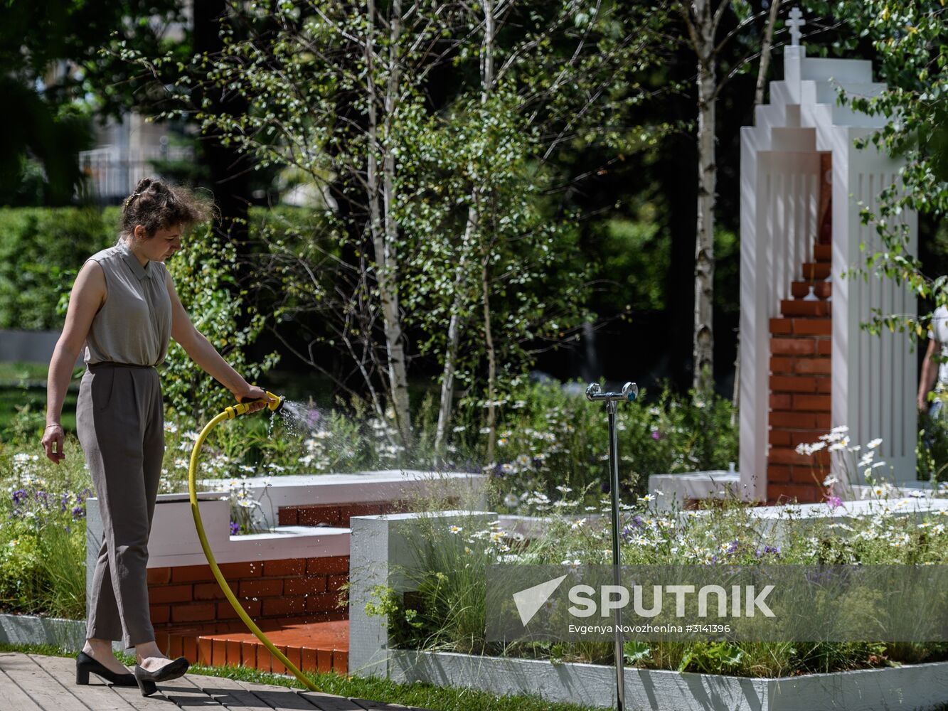 Sixth Moscow Flower Show in Muzeon Park