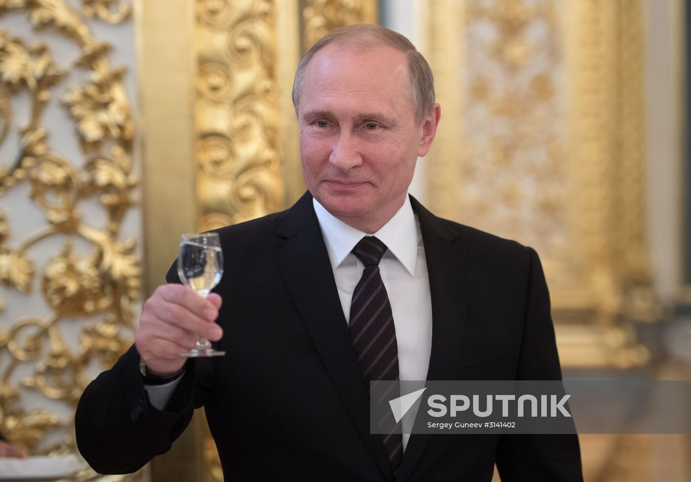 President Putin meets with Russian military academies graduates