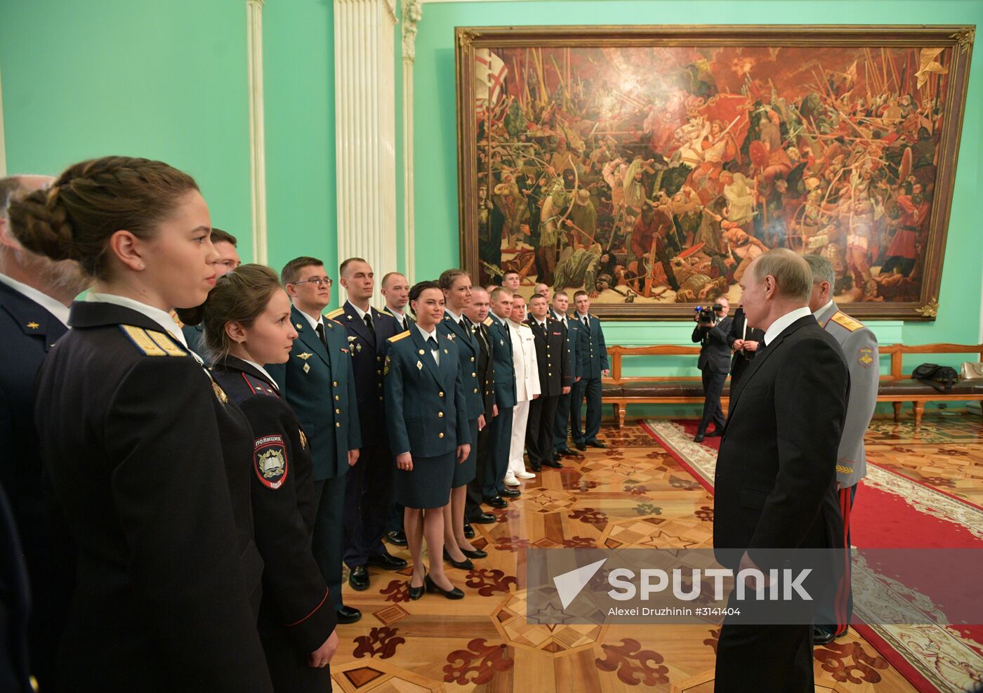 President Putin meets with Russian military academies graduates