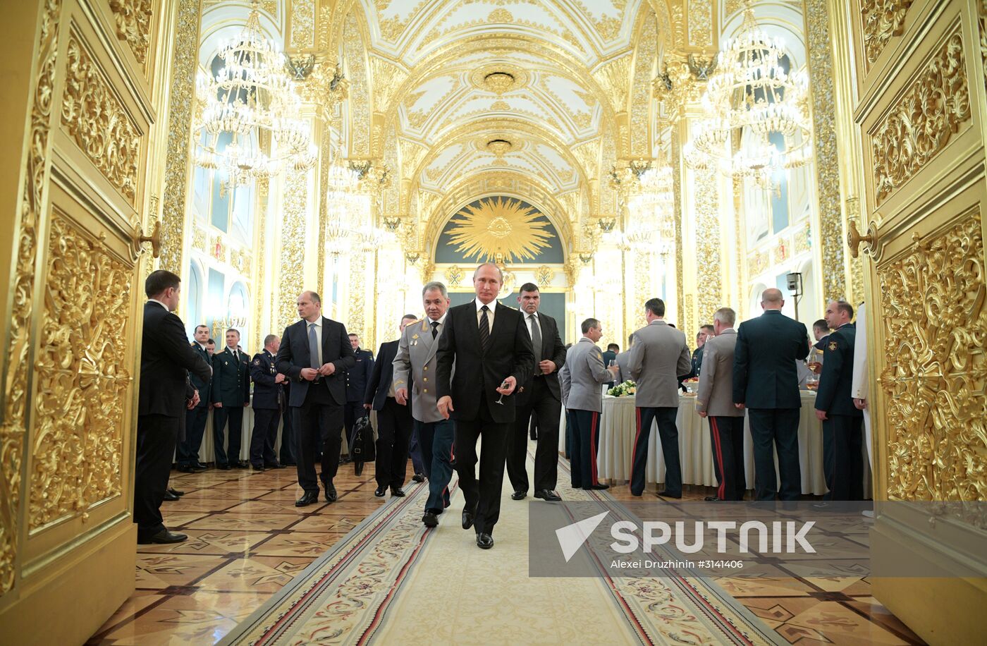 President Putin meets with Russian military academies graduates