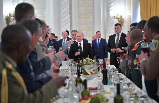 President Putin meets with Russian military academies graduates