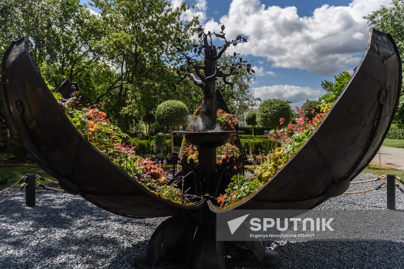 Sixth Moscow Flower Show in Muzeon Park