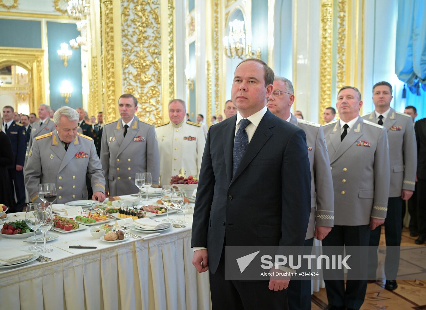 President Putin meets with Russian military academies graduates