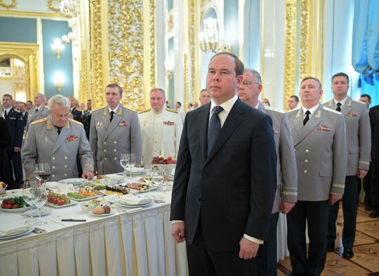 President Putin meets with Russian military academies graduates