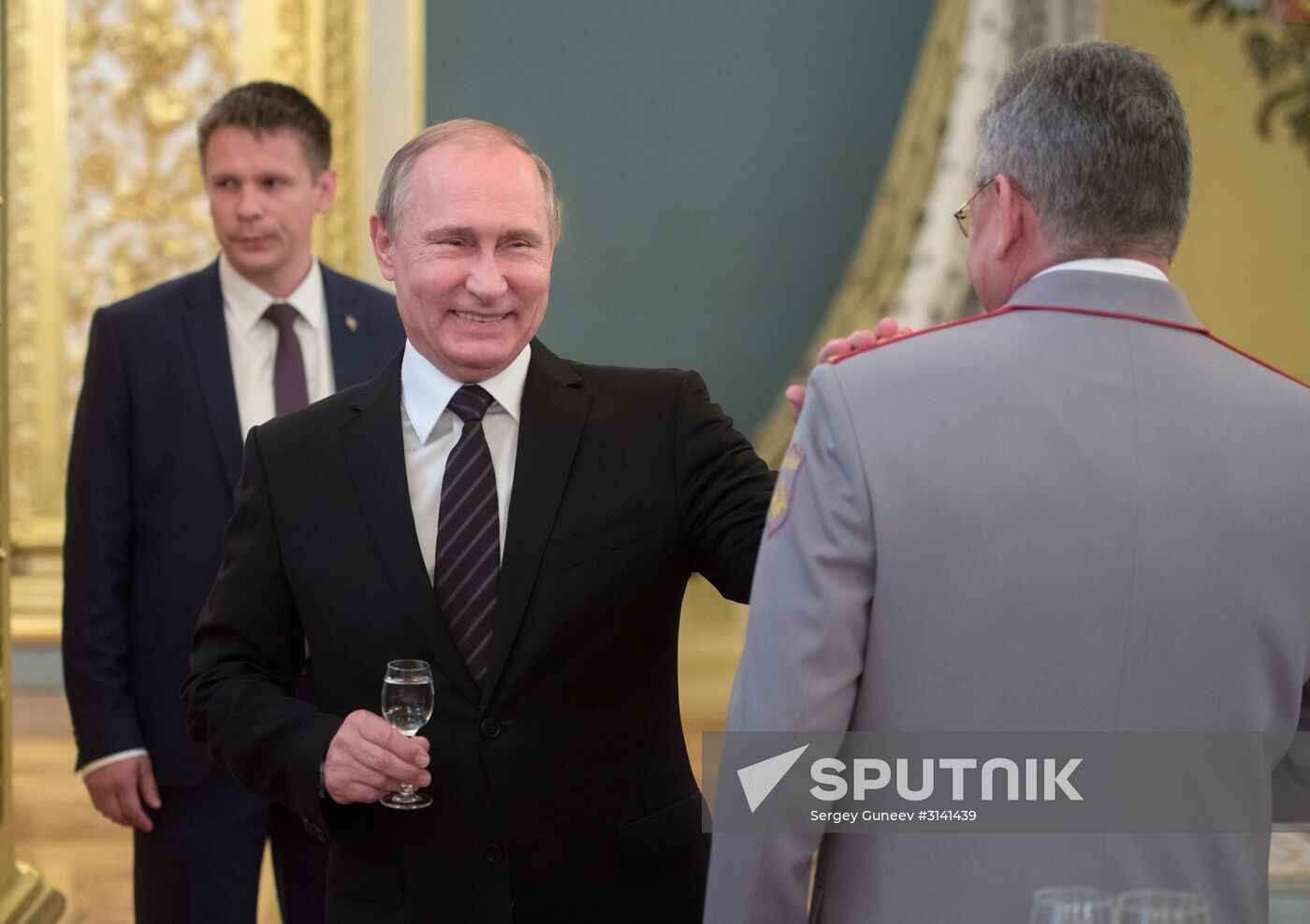 President Putin meets with Russian military academies graduates