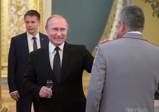 President Putin meets with Russian military academies graduates