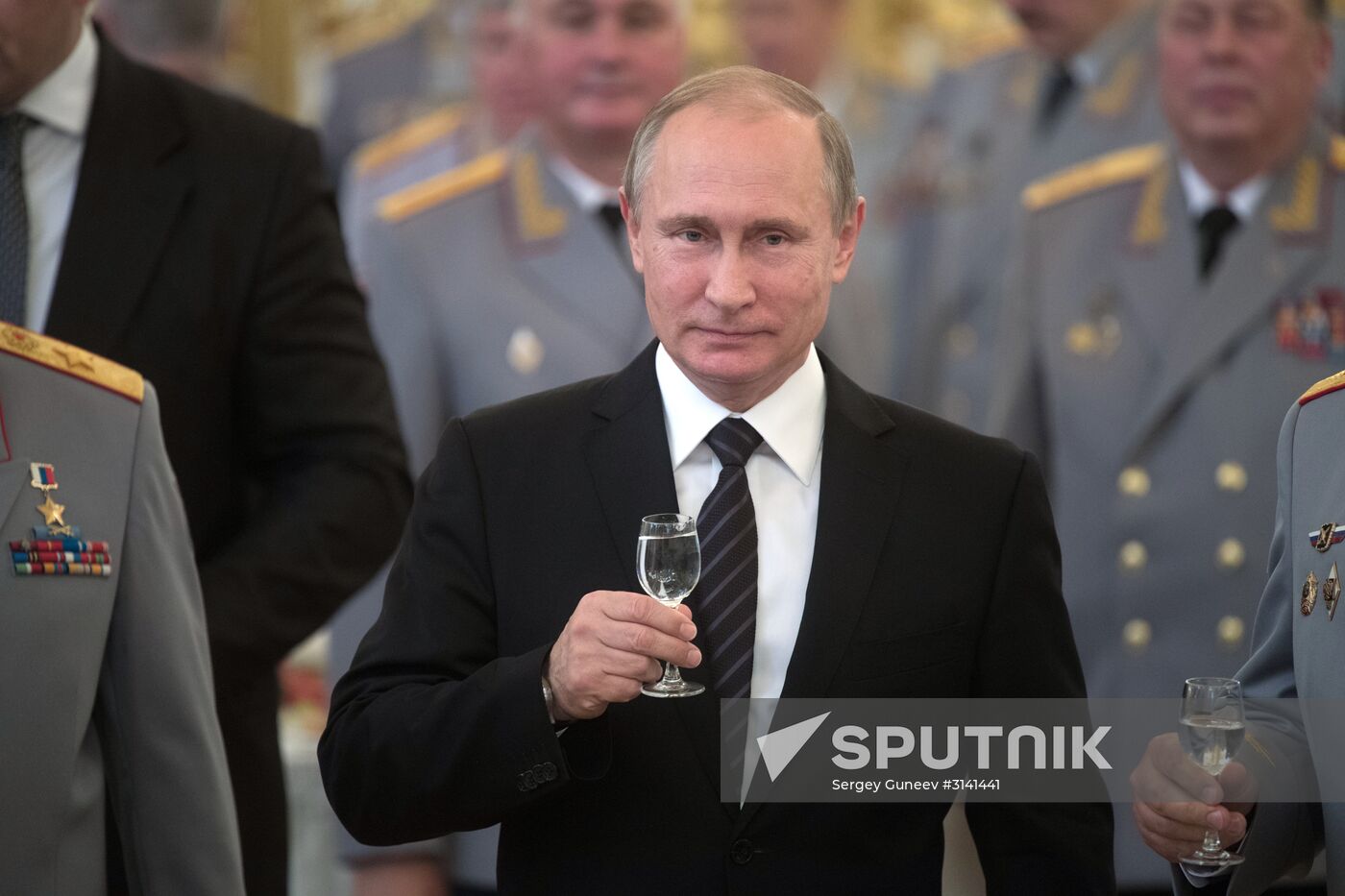 President Putin meets with Russian military academies graduates