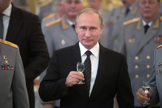 President Putin meets with Russian military academies graduates