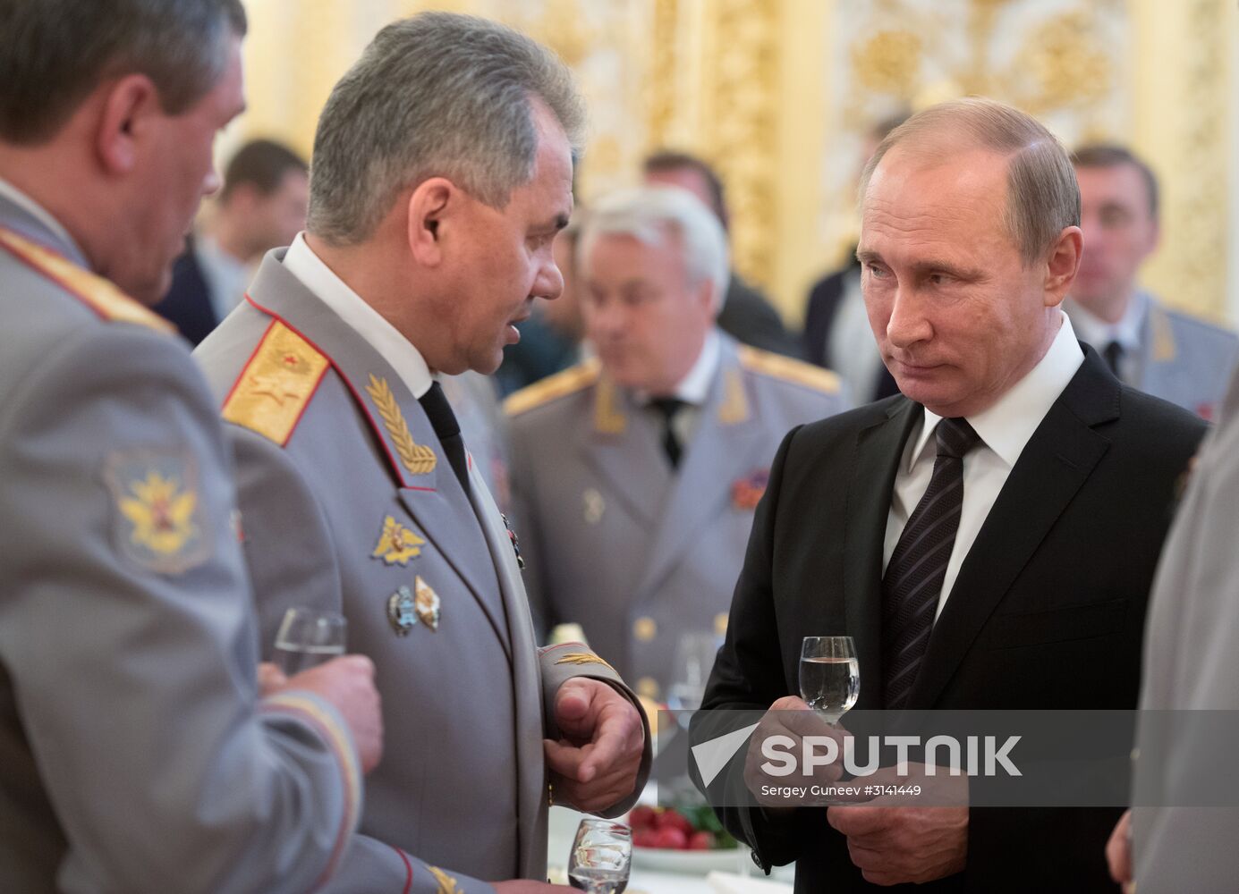 President Putin meets with Russian military academies graduates