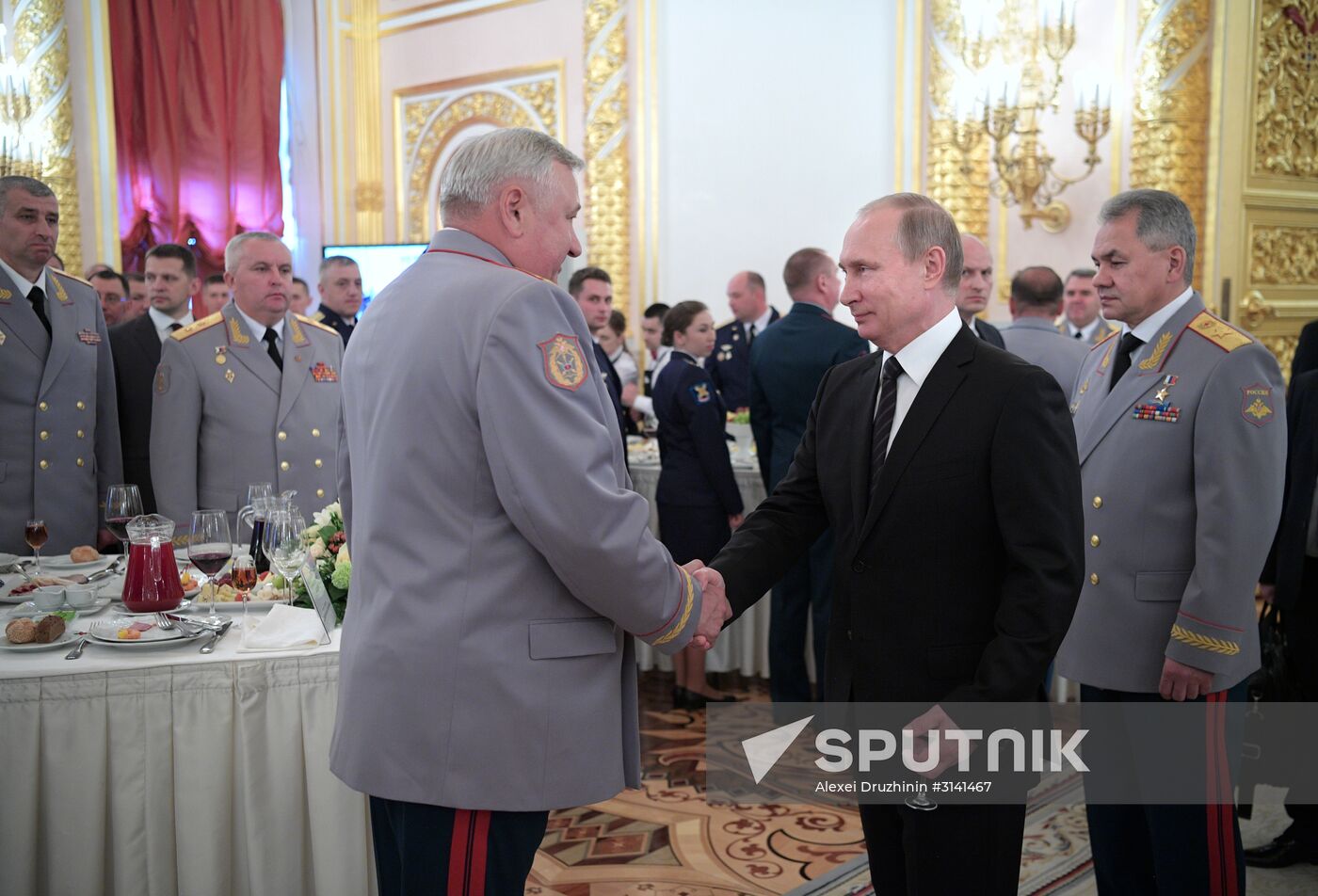 President Putin meets with Russian military academies graduates