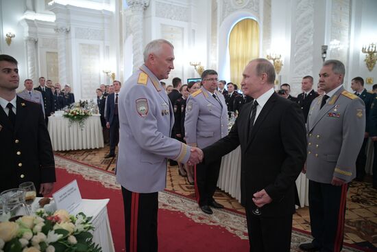 President Putin meets with Russian military academies graduates