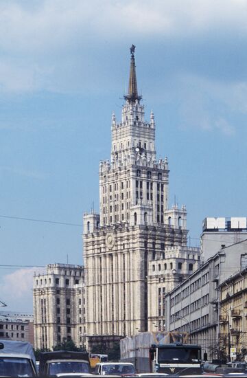 High-rise on Krasnye Vorota Square