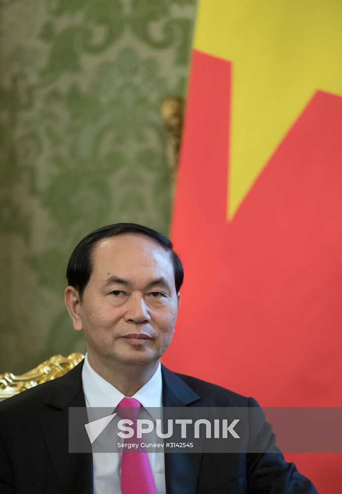 Russian President Vladimir Putin meets with Vietnamese President Tran Dai Quang