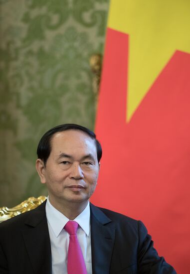 Russian President Vladimir Putin meets with Vietnamese President Tran Dai Quang