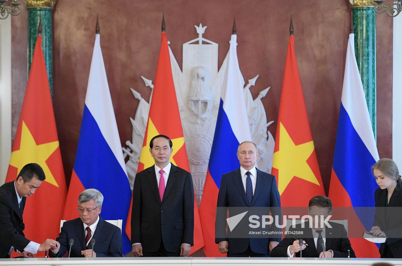 Russian President Vladimir Putin meets with Vietnamese President Tran Dai Quang