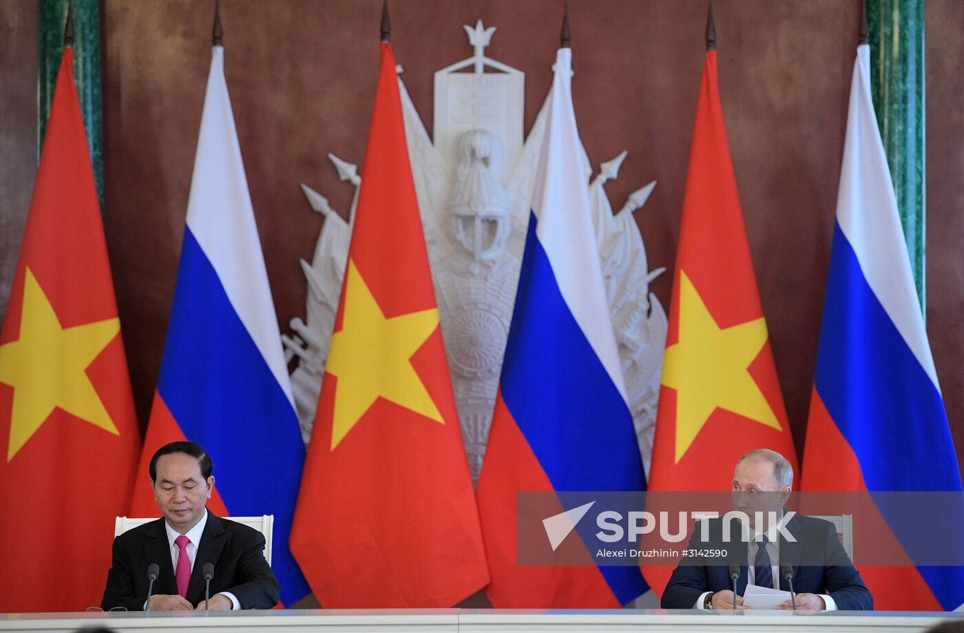 Russian President Vladimir Putin meets with Vietnamese President Tran Dai Quang