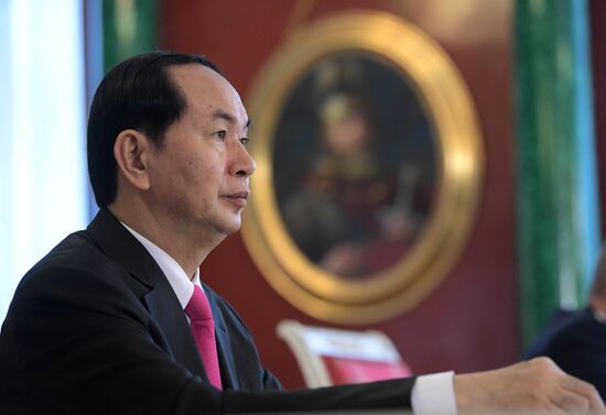 Russian President Vladimir Putin meets with Vietnamese President Tran Dai Quang