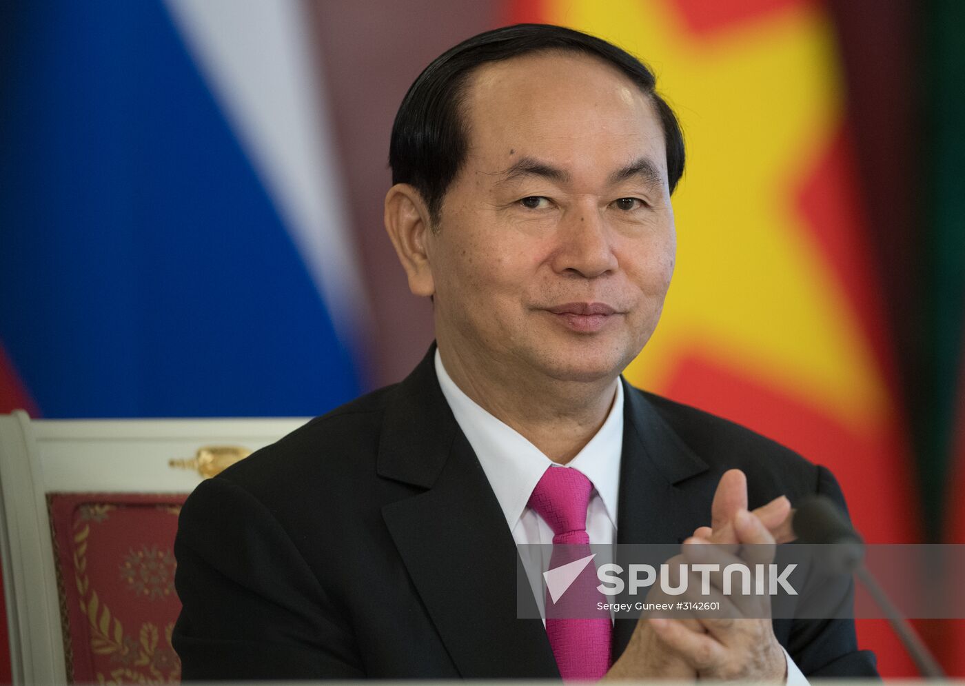 Russian President Vladimir Putin meets with Vietnamese President Tran Dai Quang