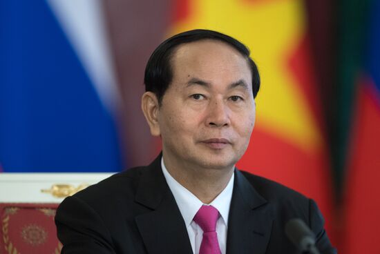 Russian President Vladimir Putin meets with Vietnamese President Tran Dai Quang