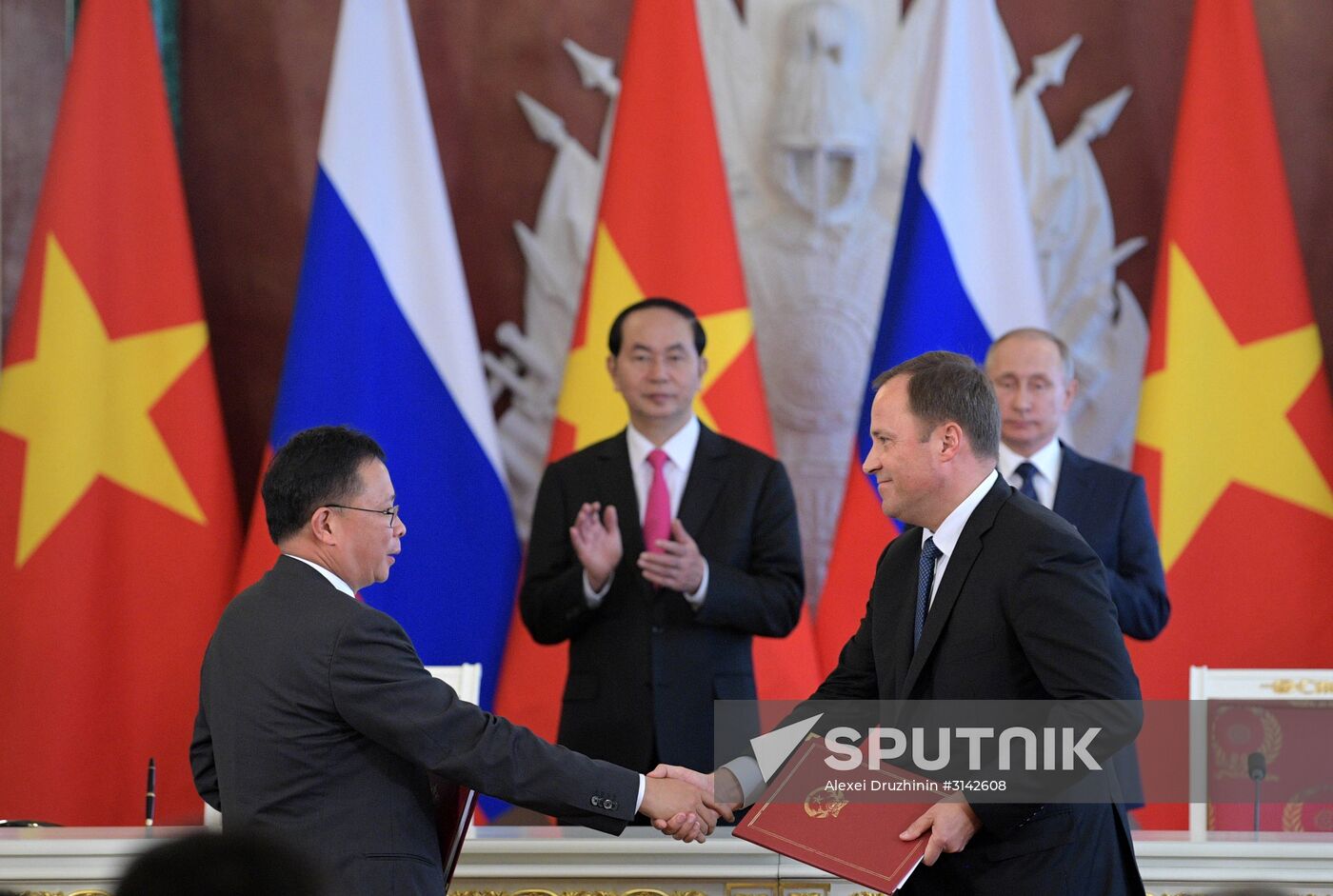 Russian President Vladimir Putin meets with Vietnamese President Tran Dai Quang