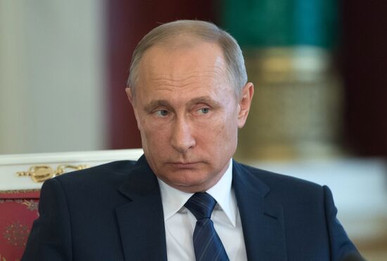 Russian President Vladimir Putin meets with Vietnamese President Tran Dai Quang