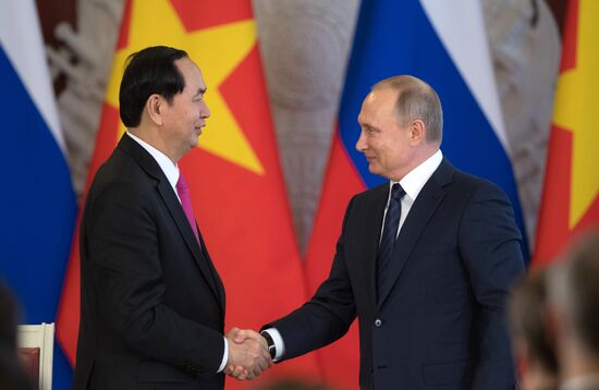 Russian President Vladimir Putin meets with Vietnamese President Tran Dai Quang