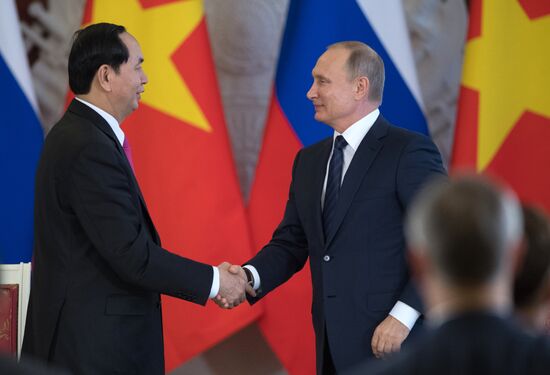 Russian President Vladimir Putin meets with Vietnamese President Tran Dai Quang
