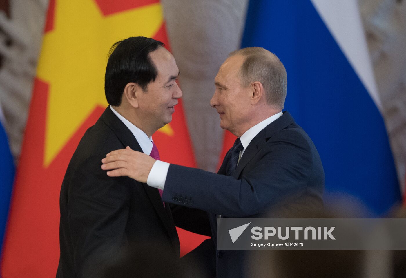 Russian President Vladimir Putin meets with Vietnamese President Tran Dai Quang