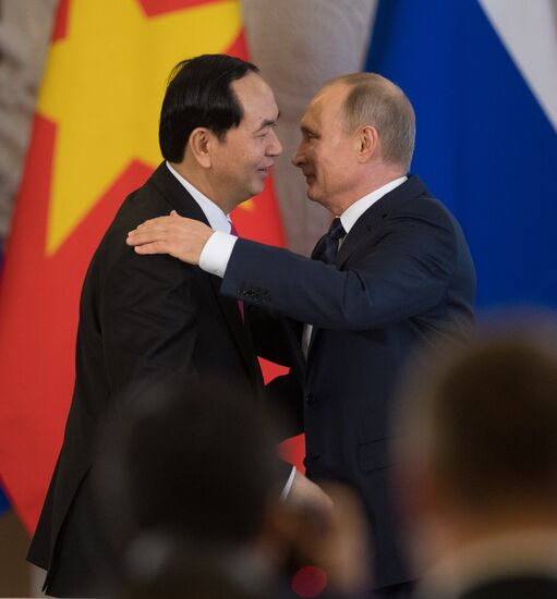 Russian President Vladimir Putin meets with Vietnamese President Tran Dai Quang