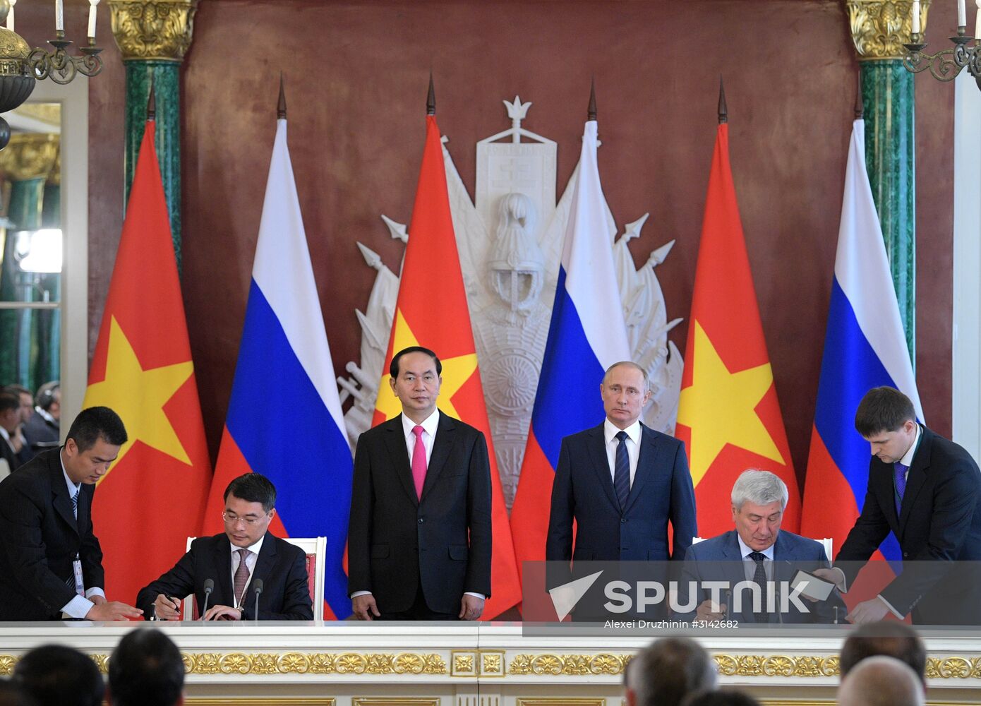 Russian President Vladimir Putin meets with Vietnamese President Tran Dai Quang