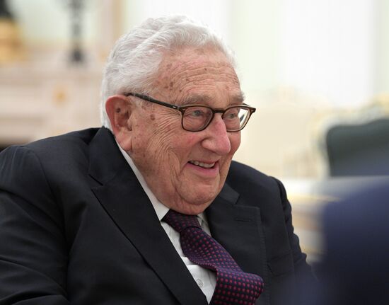 President Vladimir Putin meets with former US Secretary of State Henry Kissinger