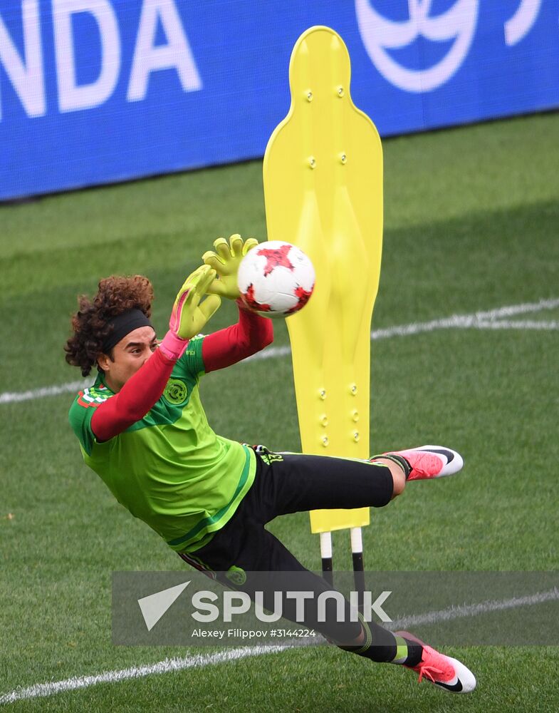 Football. 2017 FIFA Confederations Cup. Training session of Mexico’s national team