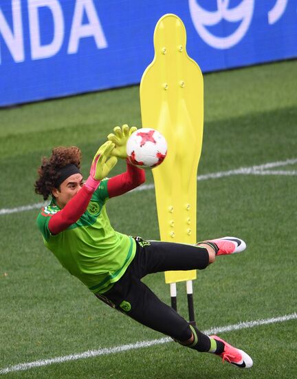 Football. 2017 FIFA Confederations Cup. Training session of Mexico’s national team