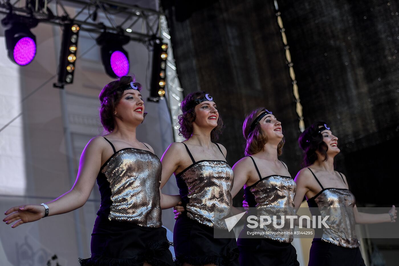 Members of Peter Vostokov's Big Jazz Orchestra at the 14th international jazz festival, Usadba Jazz, held at the Arkhangelskoye estate museum. Location: Russia, Moscow. Author: Evgenya Novozhenina/Sputnik. Fourteenth Usadba Jazz Festival
