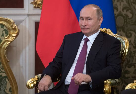 Vladimir Putin meets with Xi Jinping in Moscow