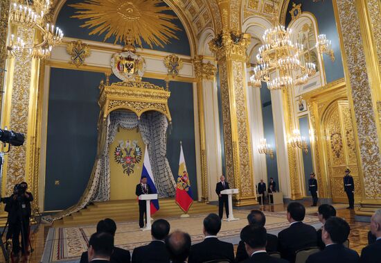 Vladimir Putin meets with Xi Jinping in Moscow