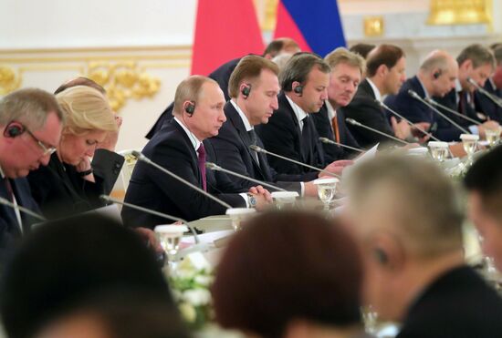 Russian President Vladimir Putin meets with Xi Jinping in Moscow