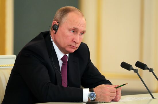 Vladimir Putin meets with Xi Jinping in Moscow