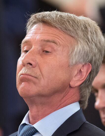 Vladimir Putin meets with Xi Jinping in Moscow