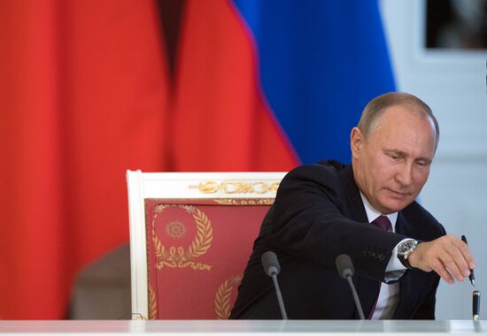 Russian President Vladimir Putin meets with Xi Jinping in Moscow